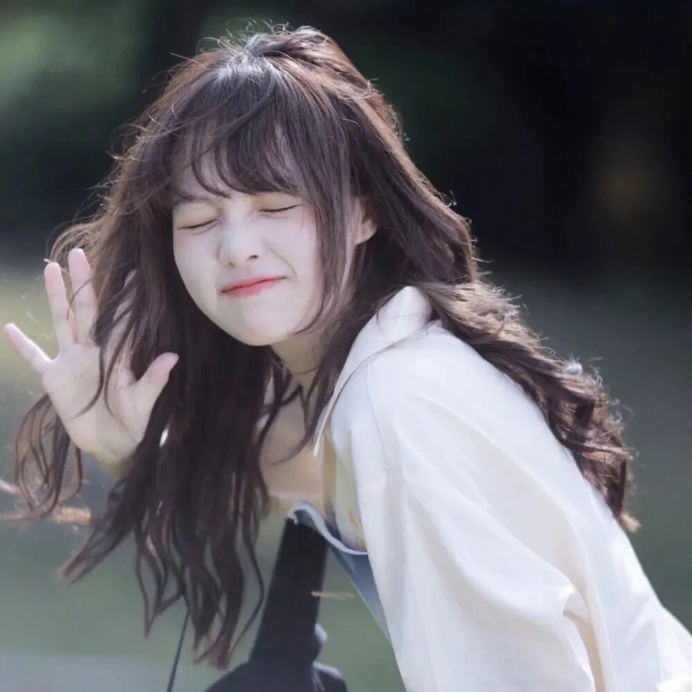 她从风暴中走来